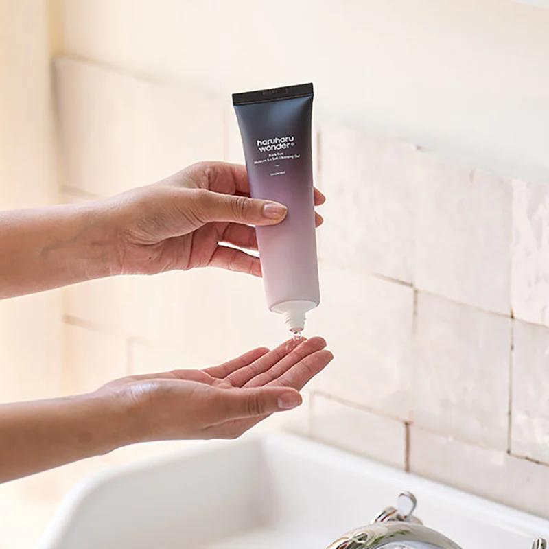 Black Rice Moisture 5.5 Soft Cleansing Gel - Image 3